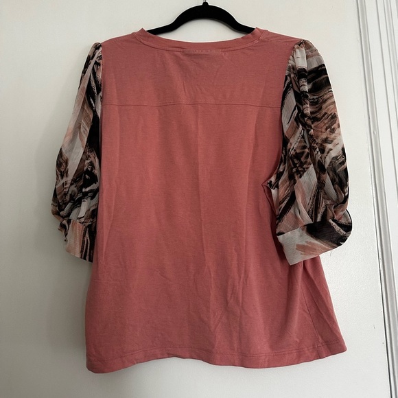 Women’s Large DKNY Rose Blouse Abstract Pattern Chiffon Balloon Short Sleeves. - Picture 2 of 10